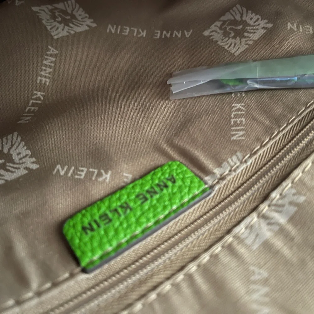 Anne Klein‎ Monogram Tote w/ Green Trim & ID Wallet | Zip Top